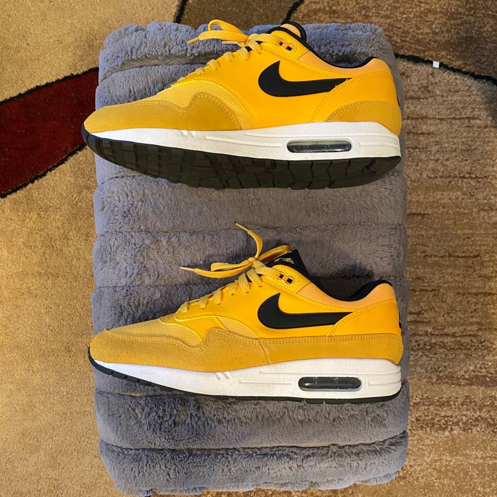 Nike Air Max 1 University Gold